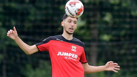 攻防两端都 攻防两端都