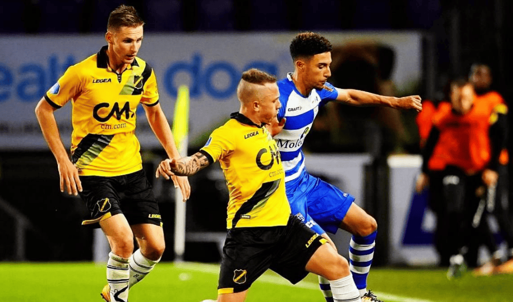 场季前赛中 场季前赛中